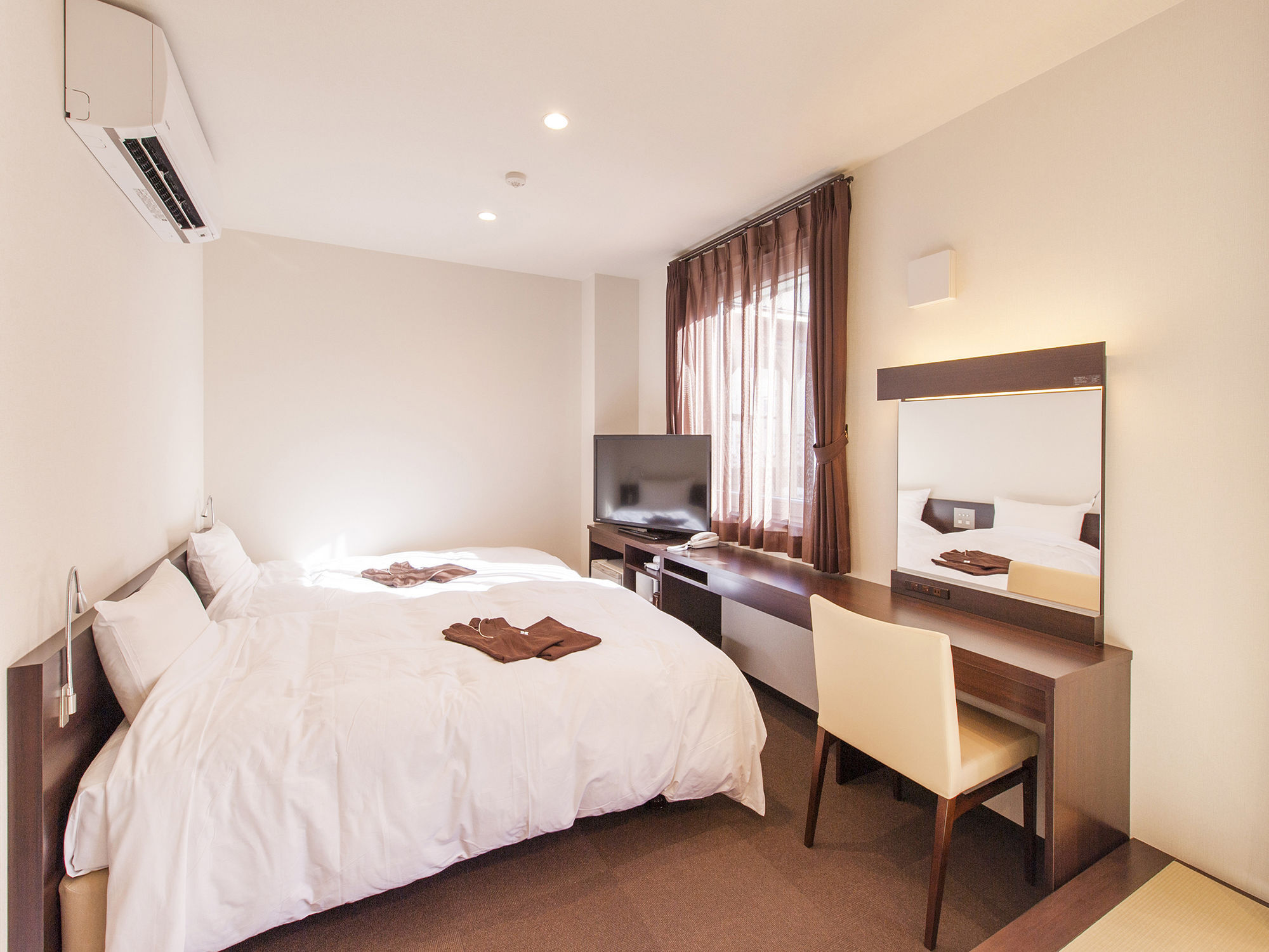 Hana Hotel Fukaya & Spa Buitenkant foto
