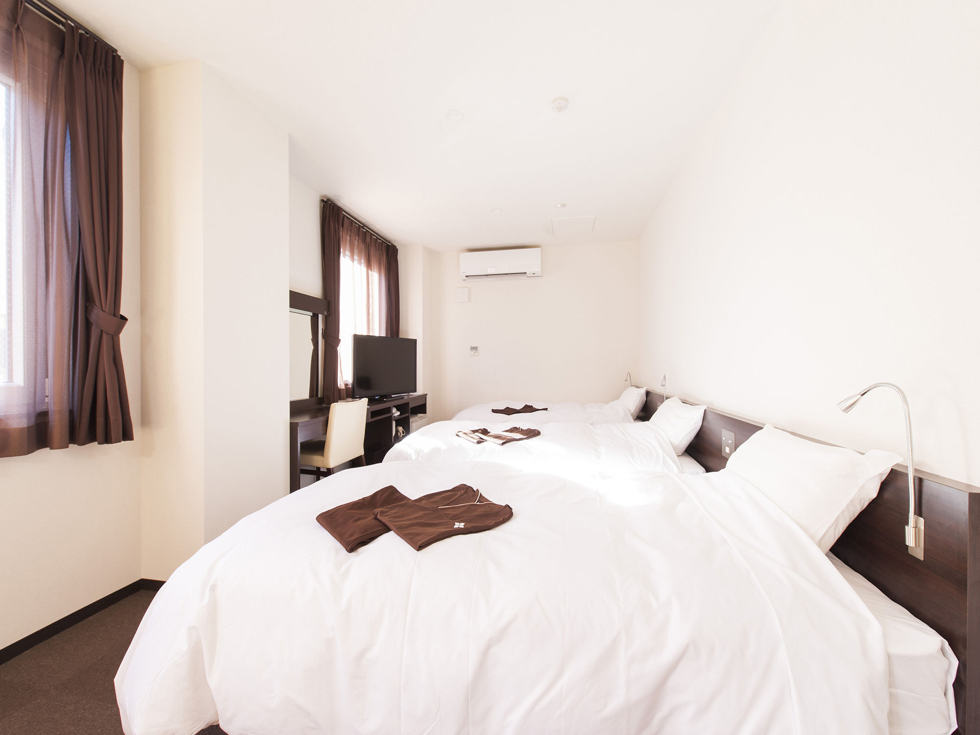 Hana Hotel Fukaya & Spa Buitenkant foto